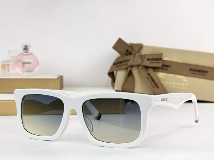 Picture of Burberry Sunglasses _SKUfw77838417fw